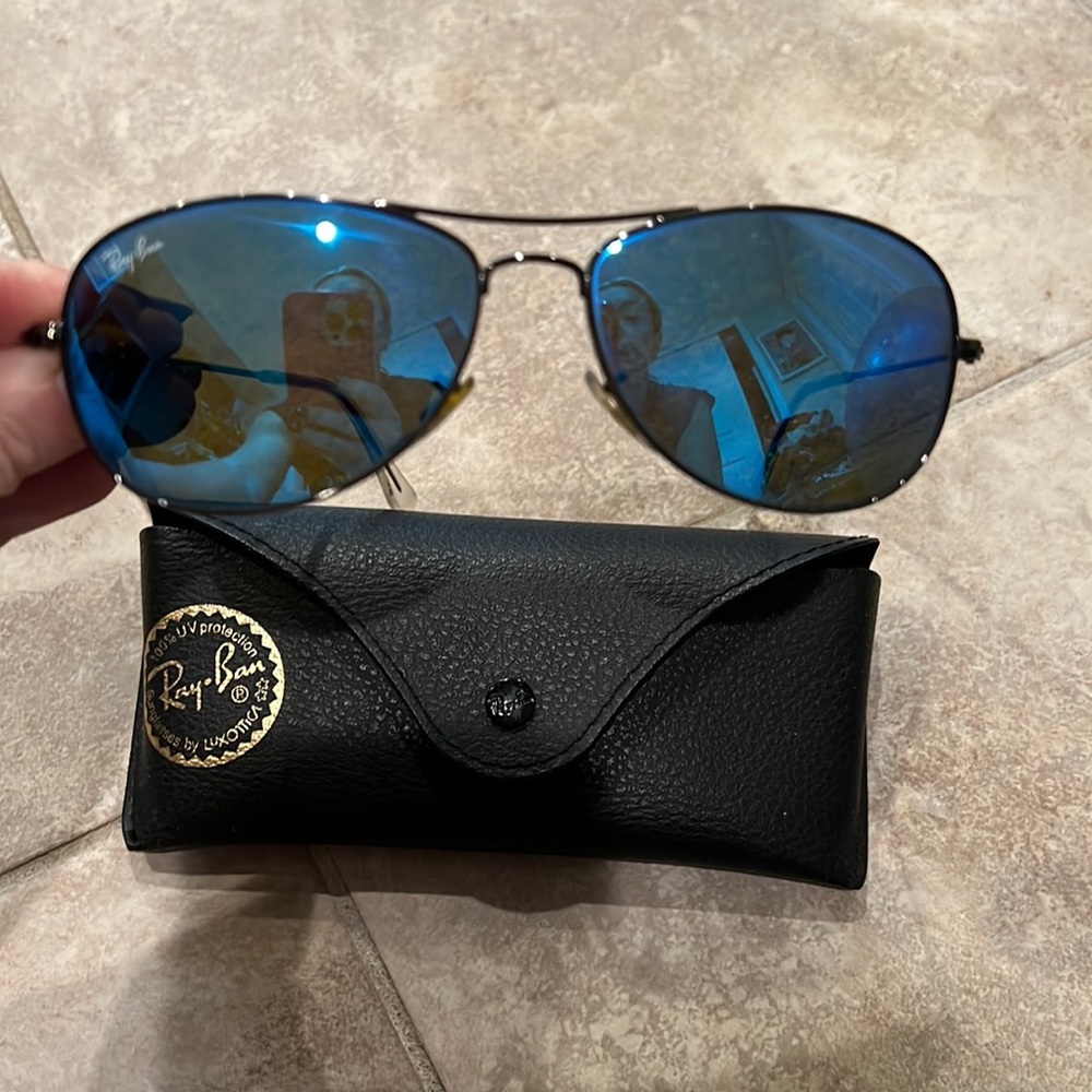 Excellent condition Ray Ban blue mirror sunglasses